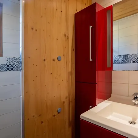 Rouge - Piscine Partagee