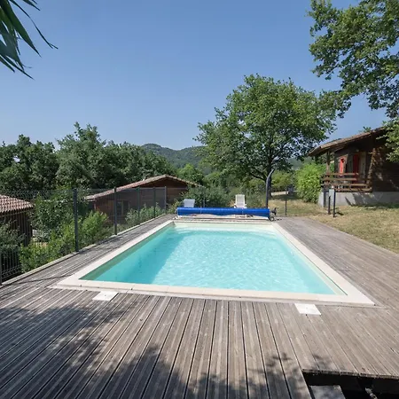 Rouge - Piscine Partagee Darbres