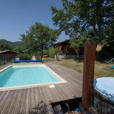 Rouge - Piscine Partagee Chalet