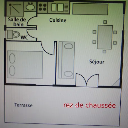 Rouge - Piscine Partagee * Darbres