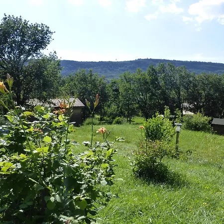 Rouge - Piscine Partagee Chalet